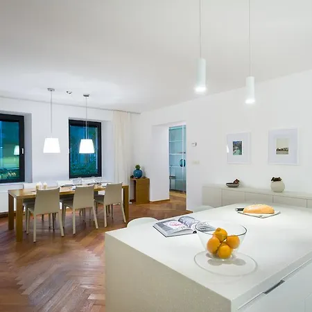 Apartment Central By Town Hall
