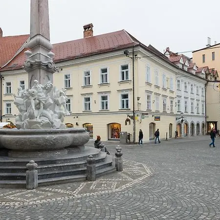 Apartment Central By Town Hall